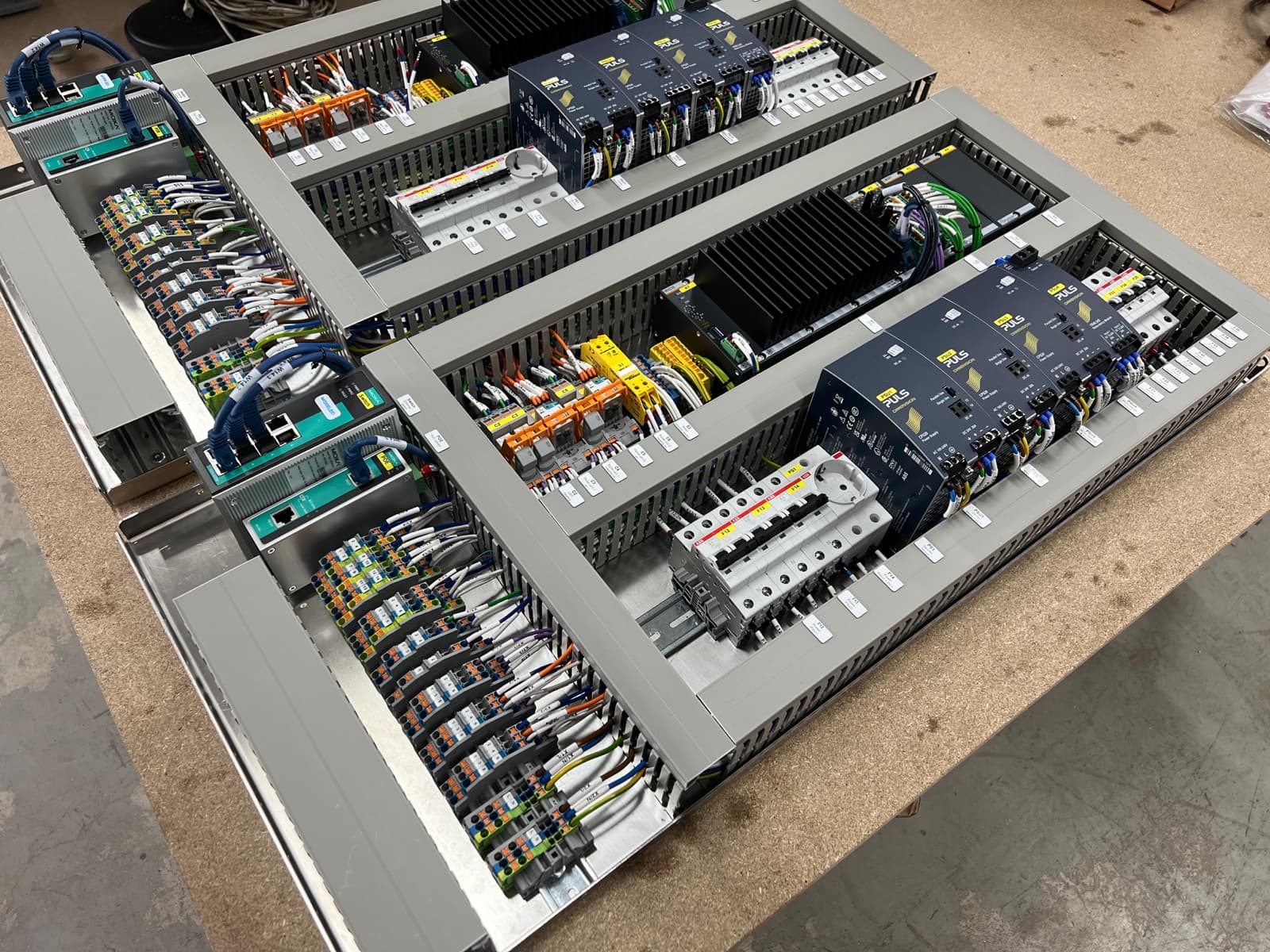 Montageplaten in productie in de werkplaats