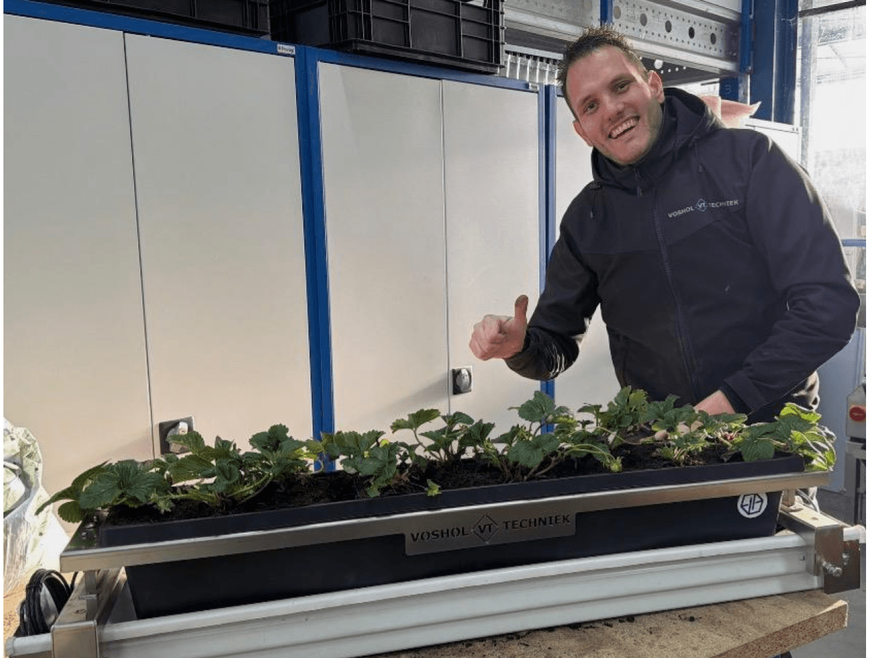 Weegsysteem voor de aardbeienteelt in de werkplaats van Voshol Techniek